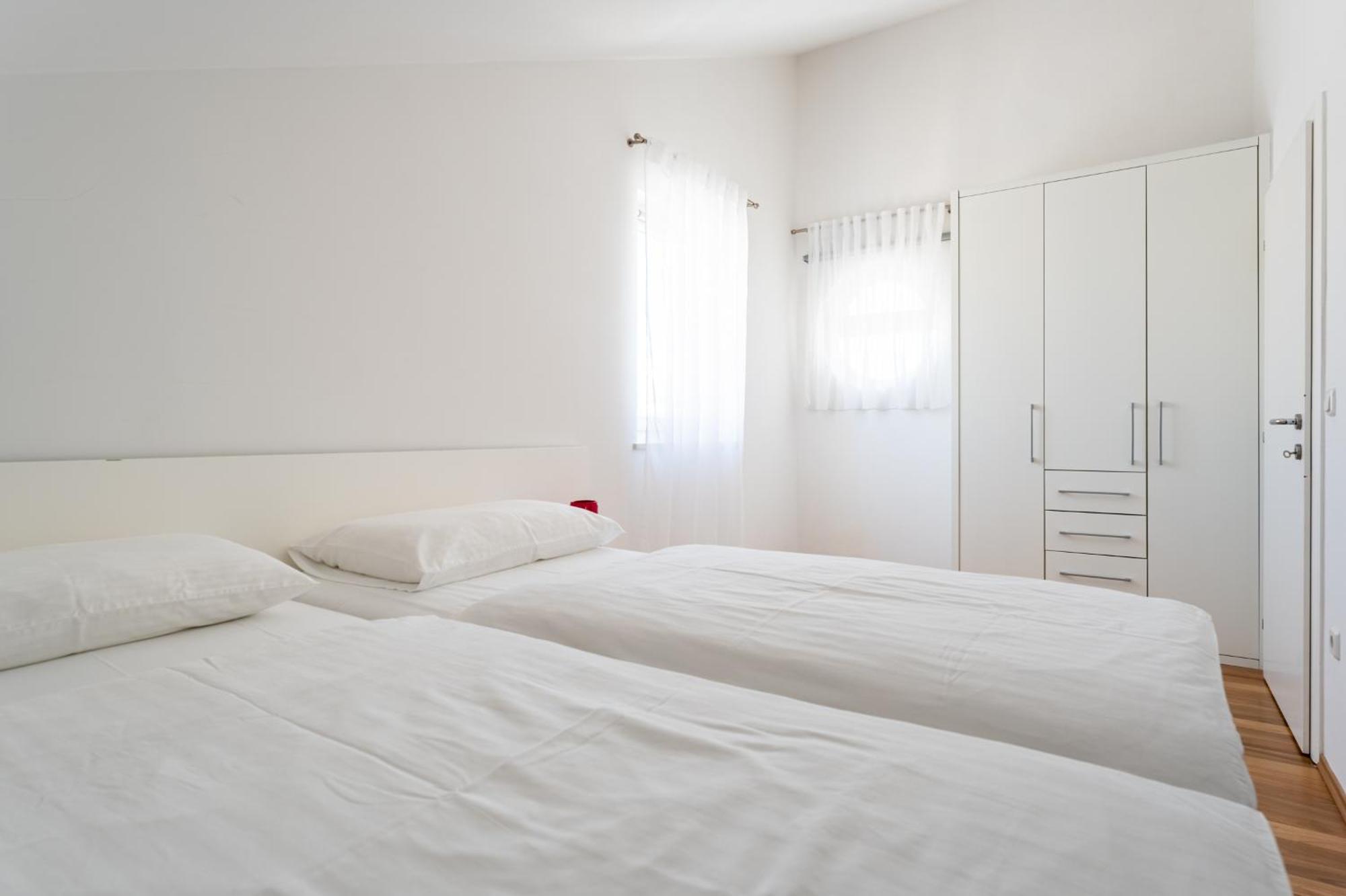 Apartments Barbati Новалья Экстерьер фото