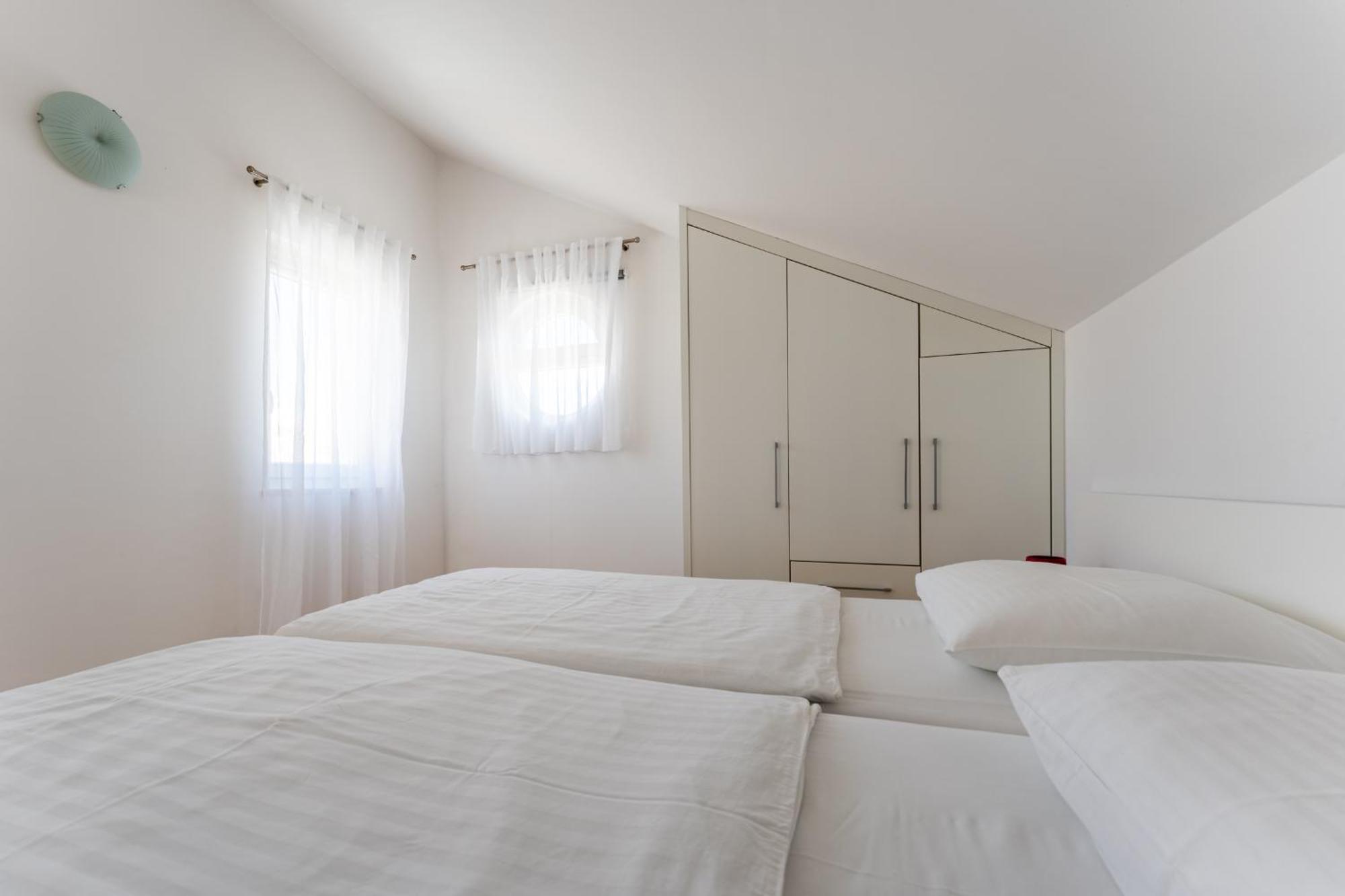Apartments Barbati Новалья Экстерьер фото